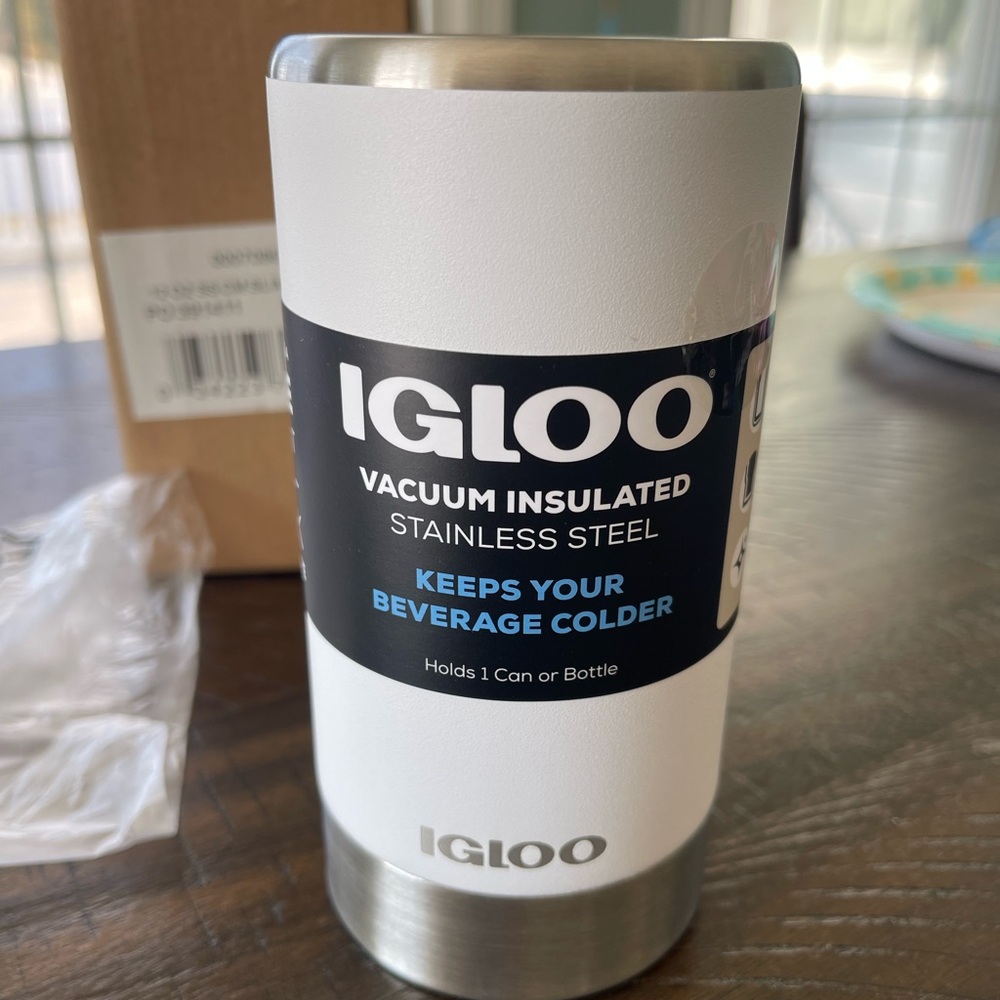 NWT- IGLOO White Double-wall vacuum insulated 12 oz